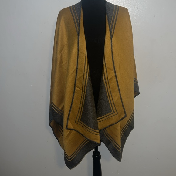 🌹ONE OF A KIND Peruvian Connection Cape🌹 - Picture 4 of 7